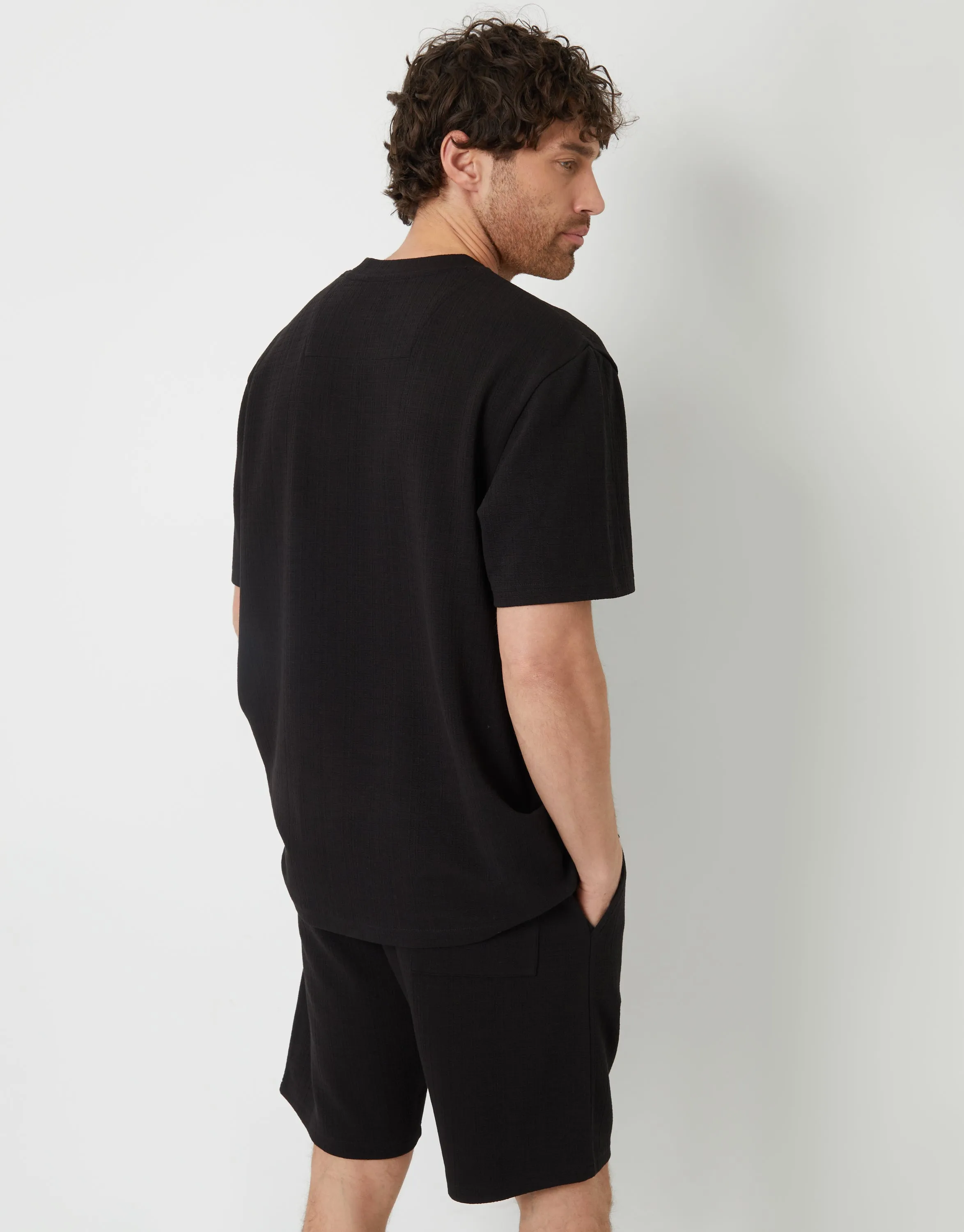 Men's Black Textured Relaxed Fit T-Shirt